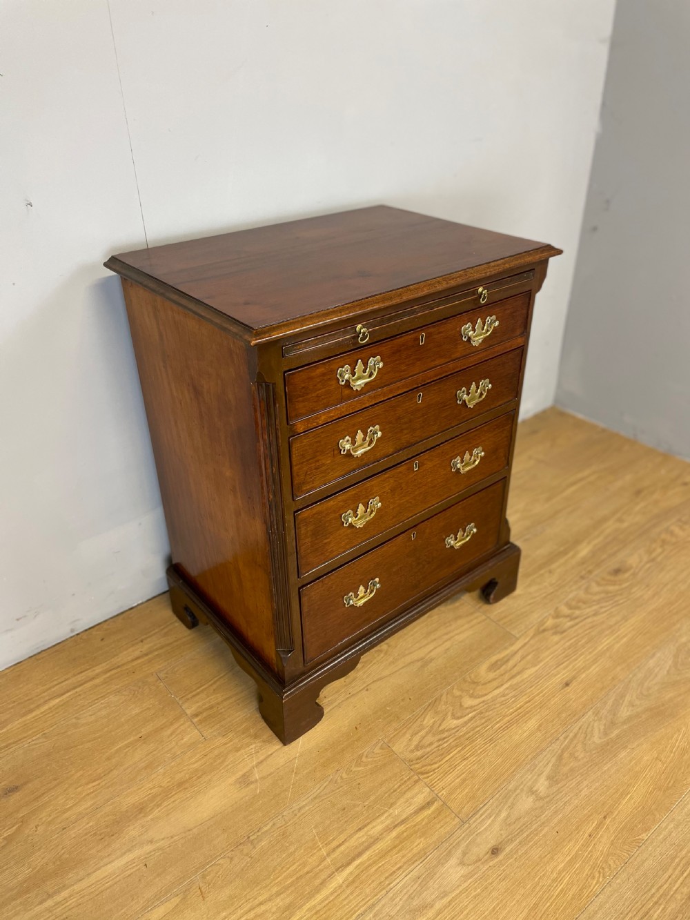 Nineteenth century small mahogany bachelors chest View II