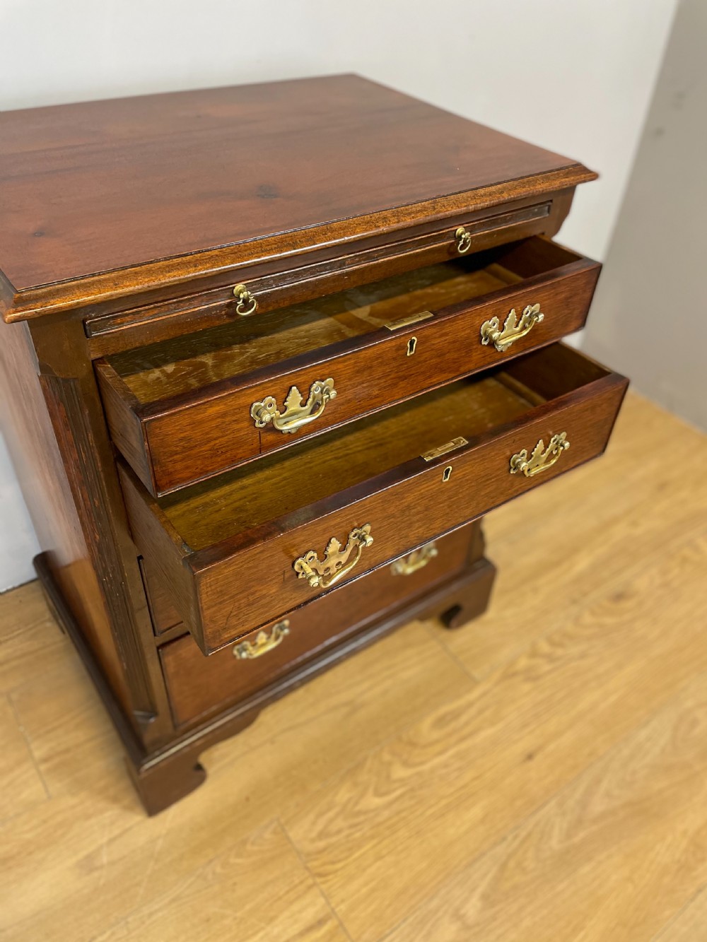 Nineteenth century small mahogany bachelors chest View IV