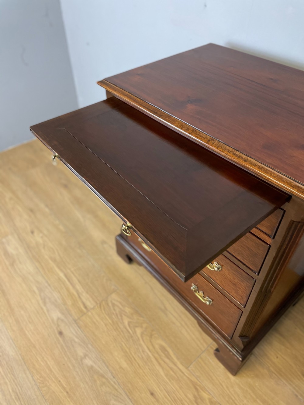 Nineteenth century small mahogany bachelors chest View V