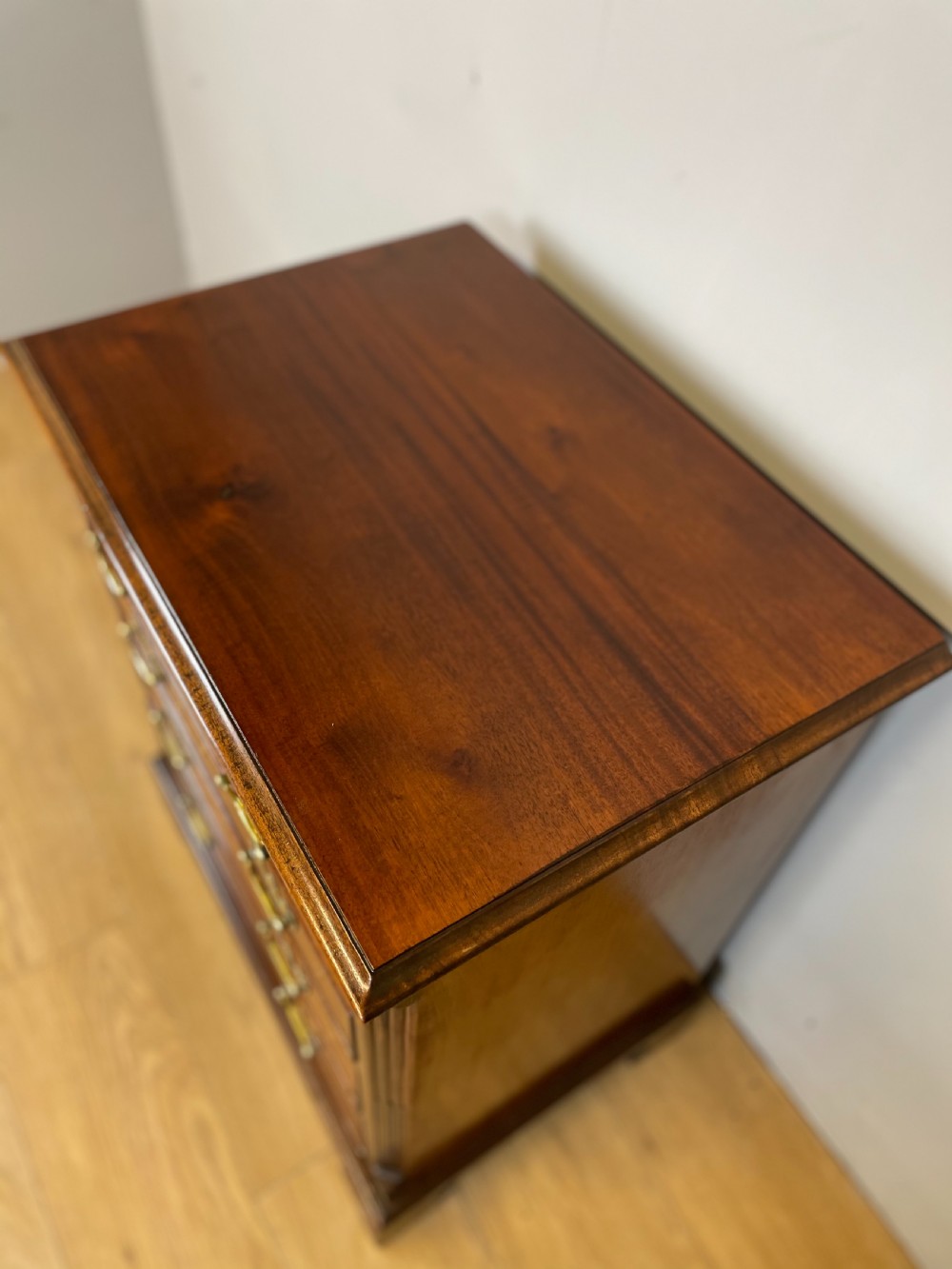 Nineteenth century small mahogany bachelors chest View VI