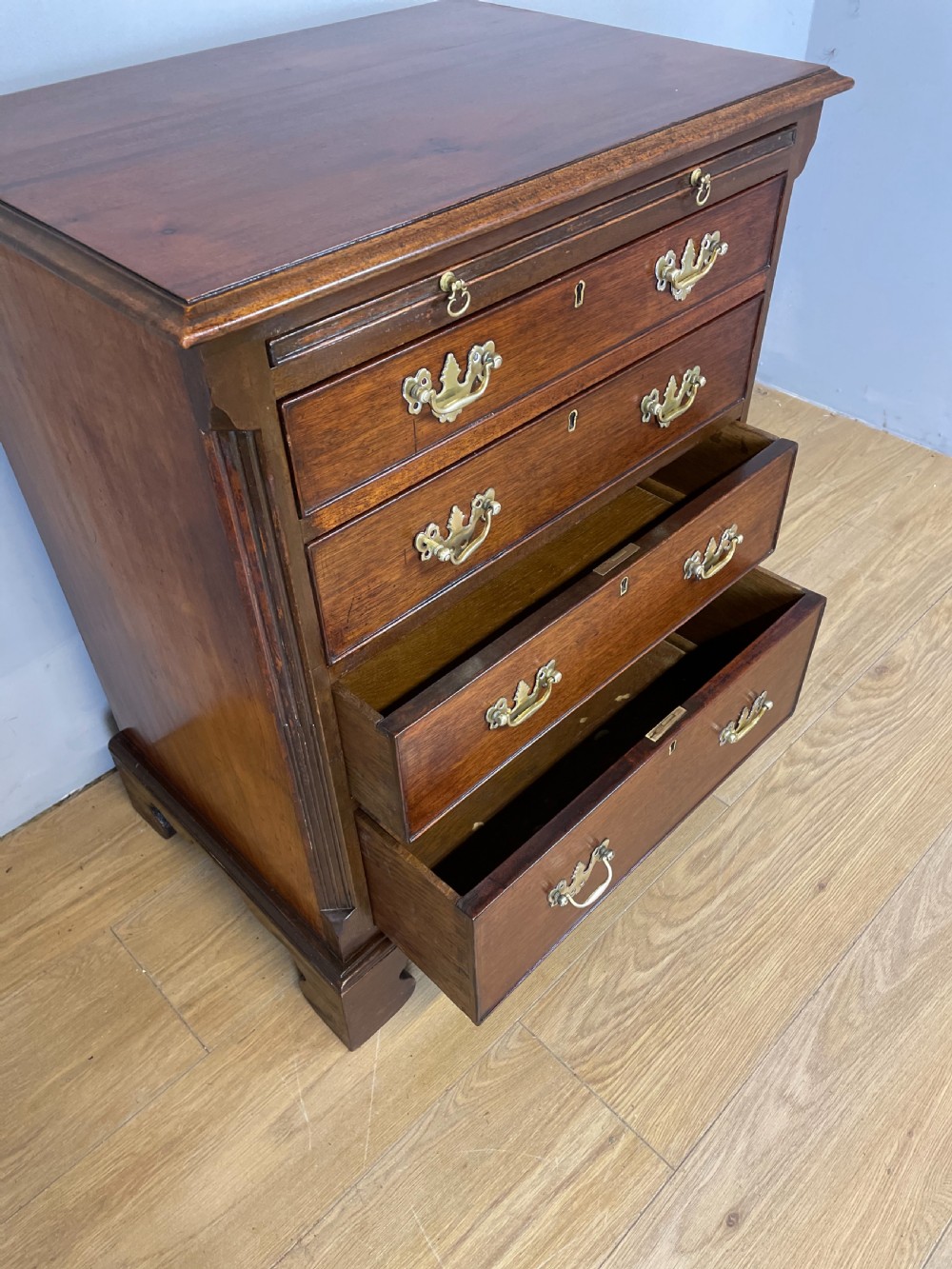 Nineteenth century small mahogany bachelors chest View VII
