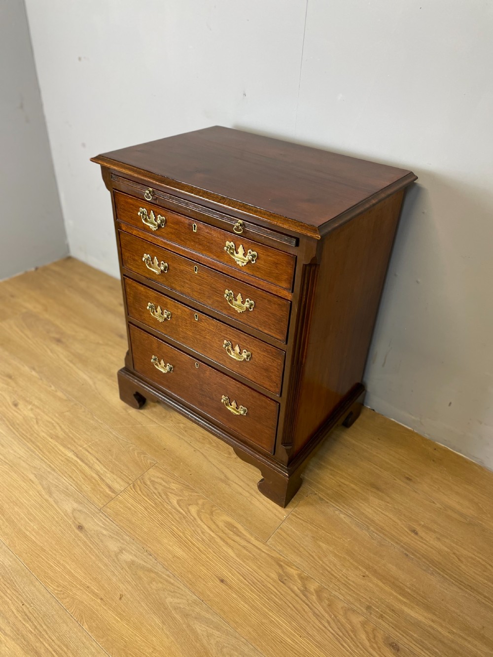 Nineteenth century small mahogany bachelors chest View XIV
