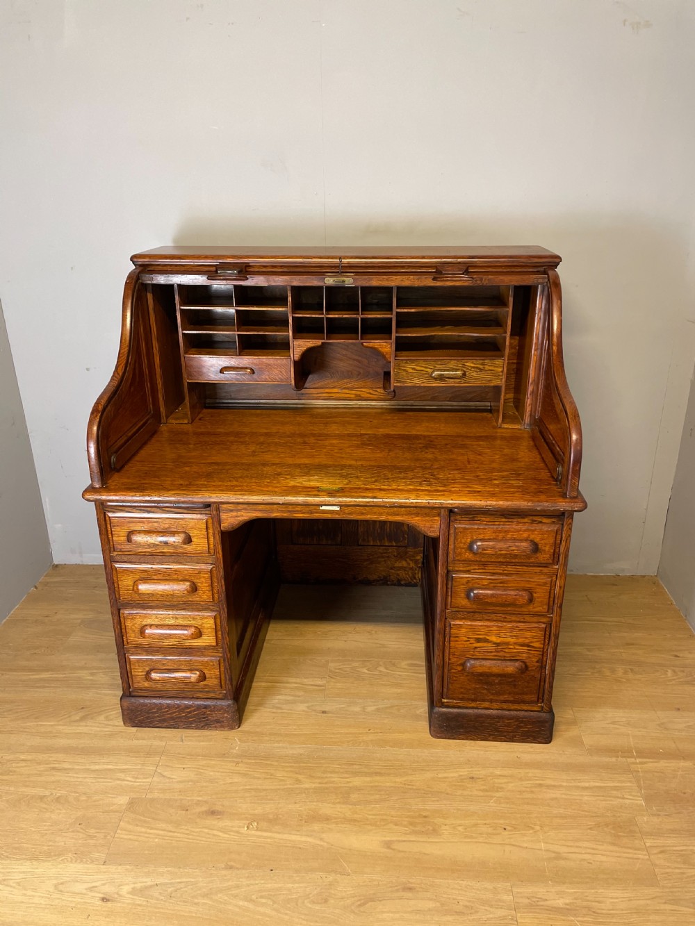 Solid oak roll top desk circa 1900 View V