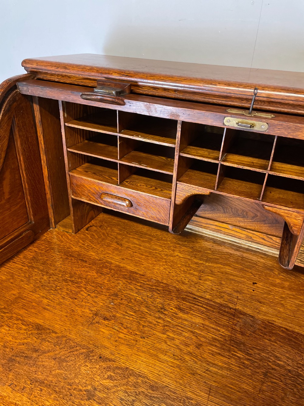 Solid oak roll top desk circa 1900 View VI