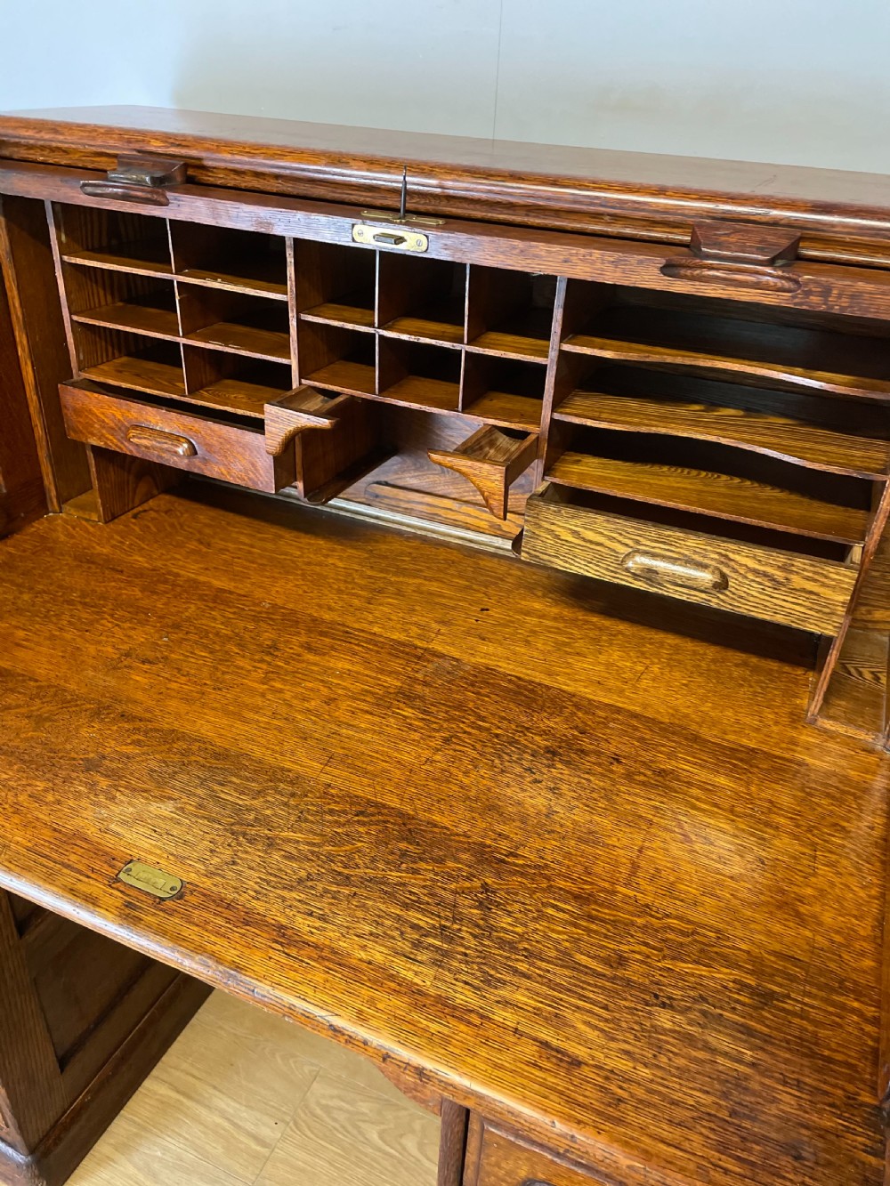 Solid oak roll top desk circa 1900 View VII