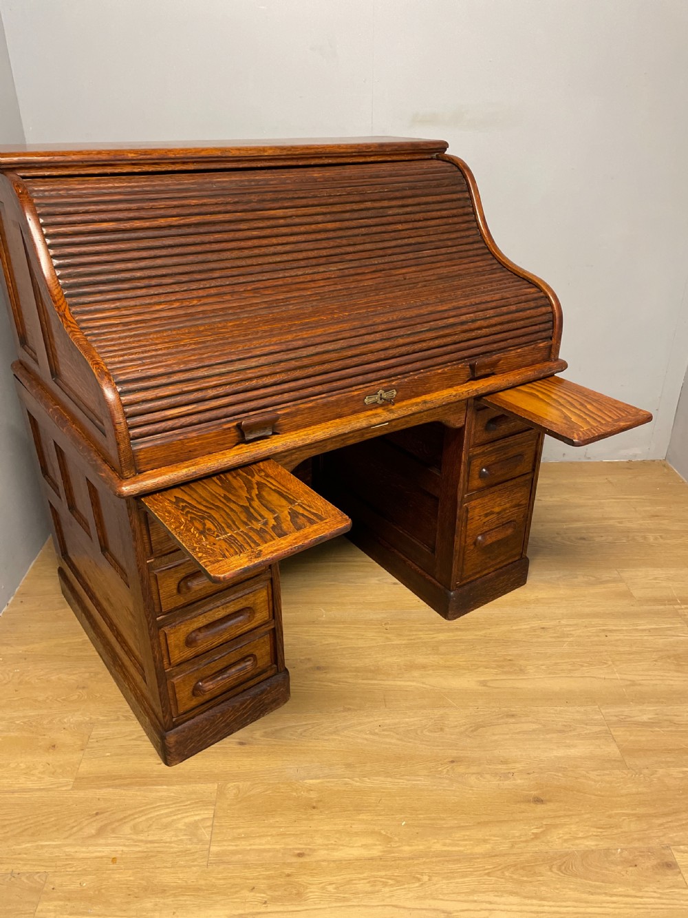 Solid oak roll top desk circa 1900 View XIV