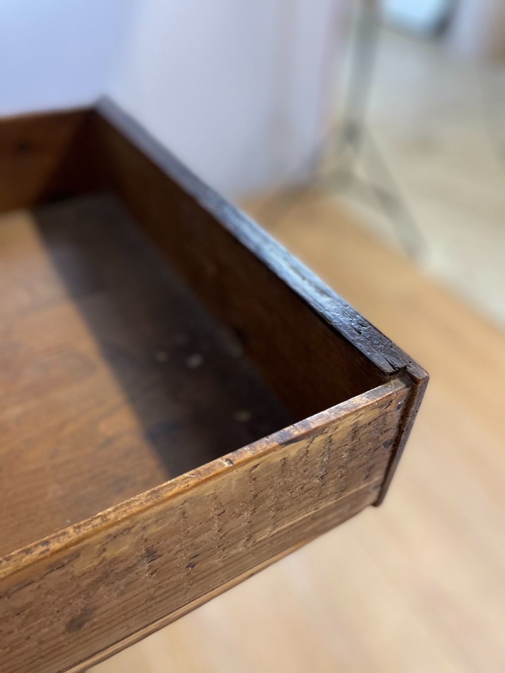 Early 18th century walnut chest of drawers l View VI