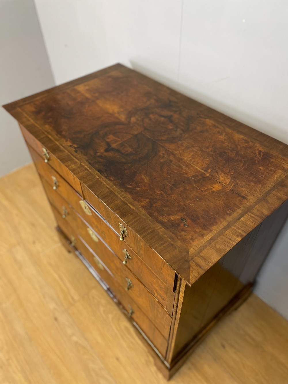 Early 18th century walnut chest of drawers l View VIII