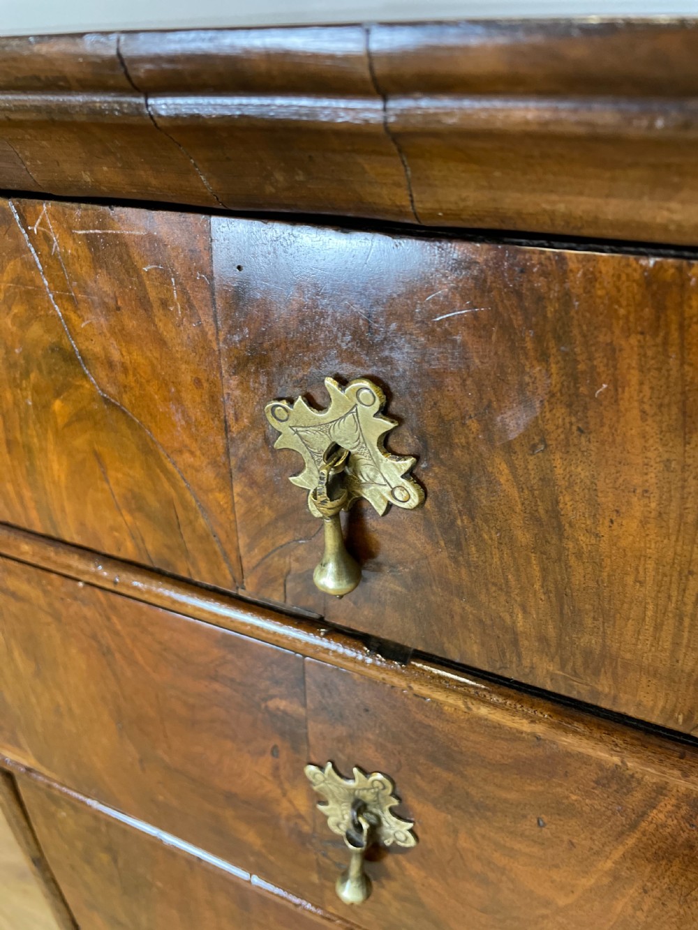 Early 18th century walnut chest of drawers l View IX