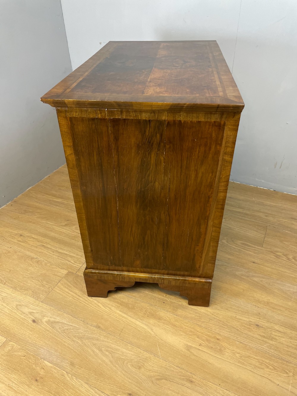 Early 18th century walnut chest of drawers l View X