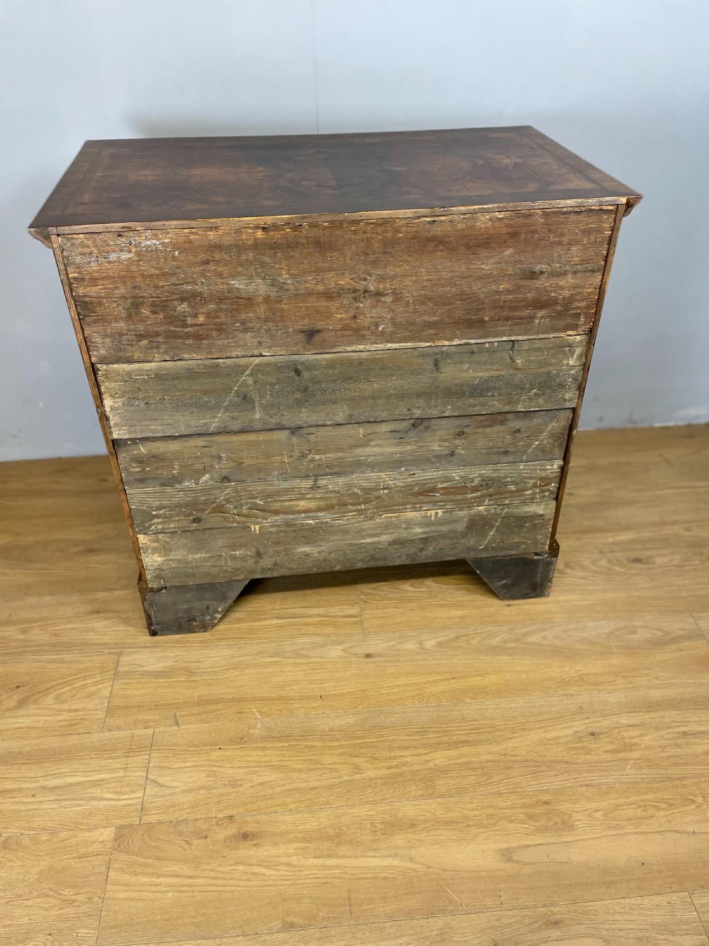 Early 18th century walnut chest of drawers l View XII