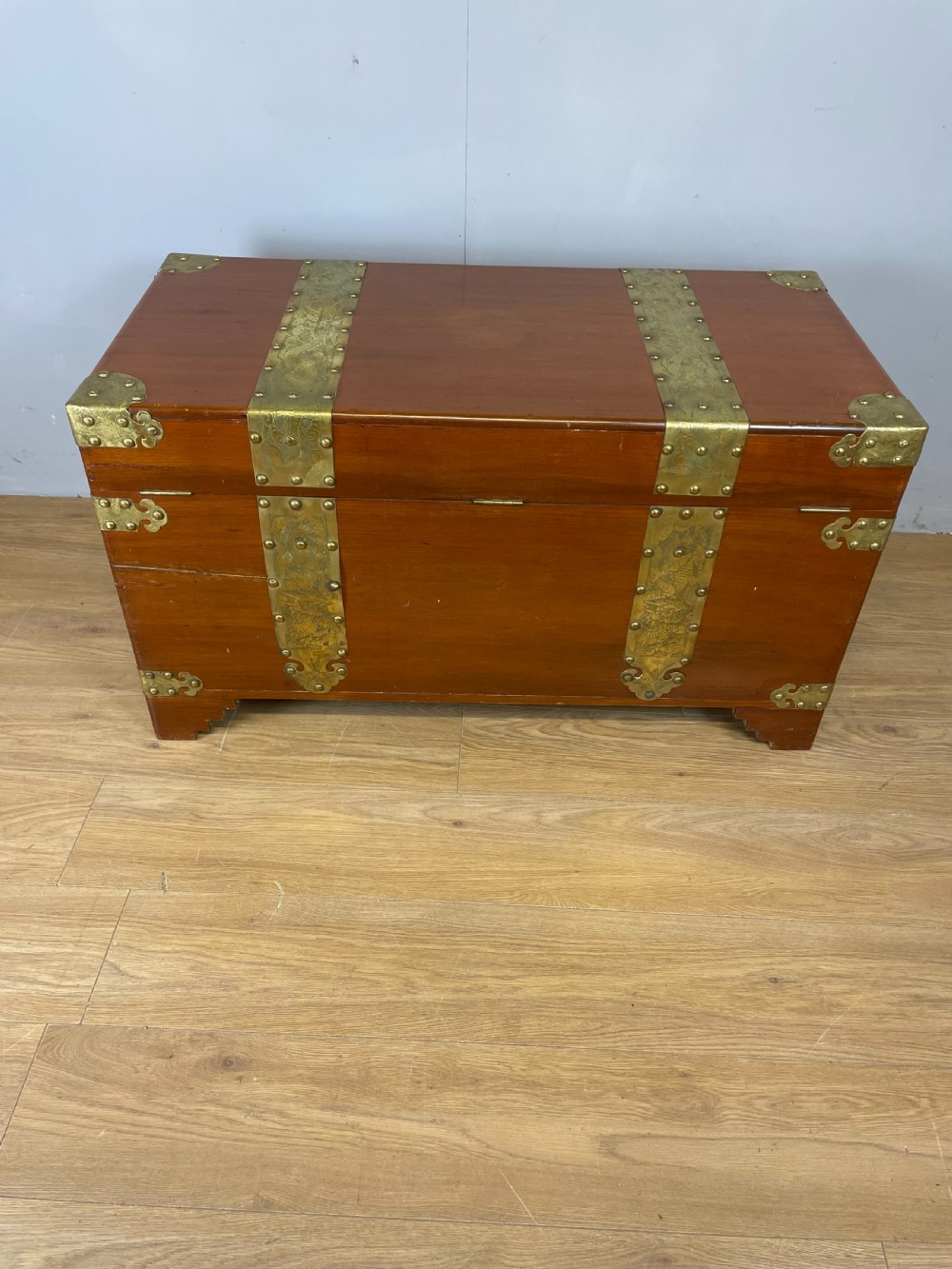 Chinese camphor wood chest with brass fittings  View VII