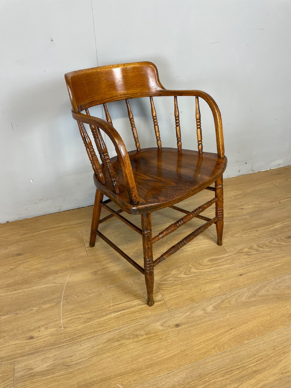 Late nineteenth century small oak Windsor chair 