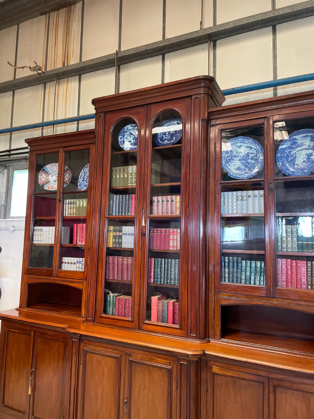 Large country house mahogany breakfront bookcase by Richardson of Leeds  View IV