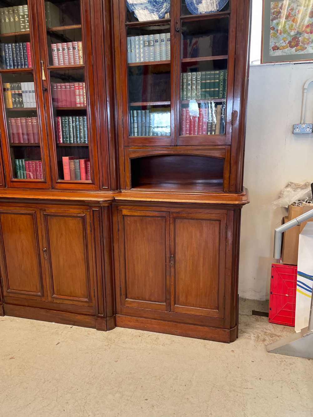 Large country house mahogany breakfront bookcase by Richardson of Leeds  View VI