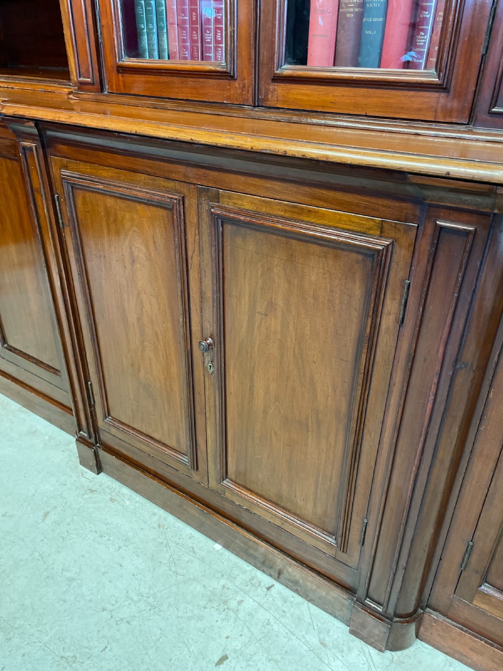 Large country house mahogany breakfront bookcase by Richardson of Leeds  View VII