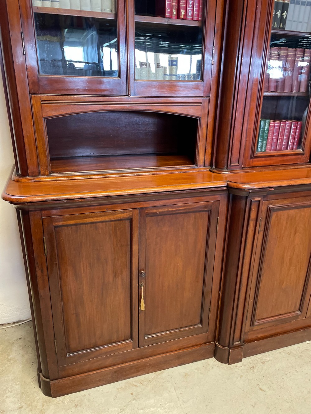 Large country house mahogany breakfront bookcase by Richardson of Leeds  View XVI