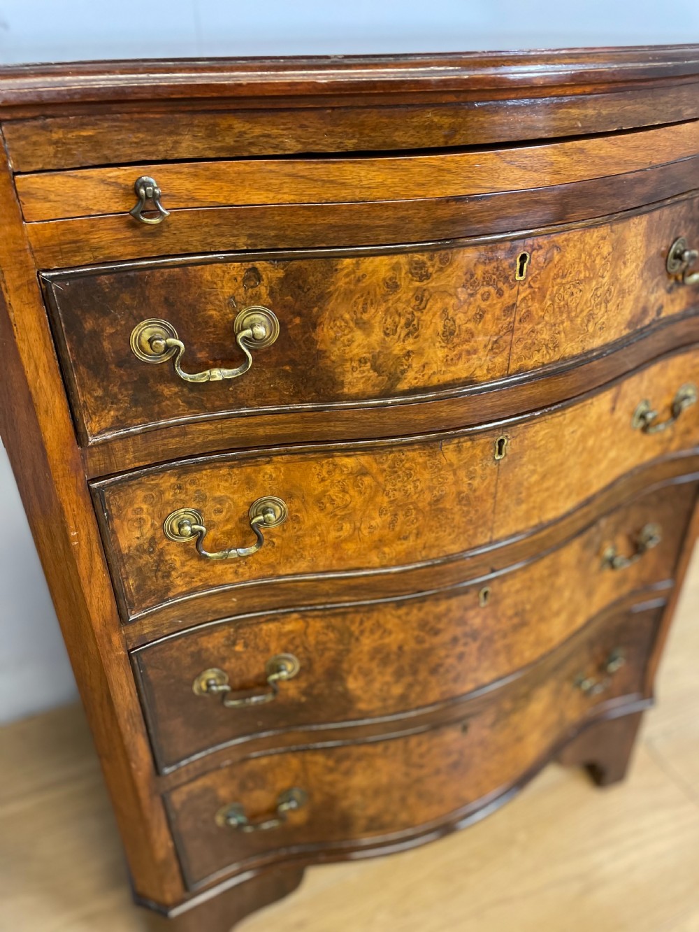 Small serpentine fronted burr walnut chest of drawers  View IV