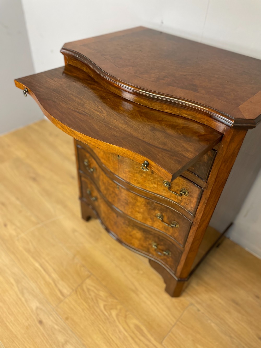 Small serpentine fronted burr walnut chest of drawers  View VII