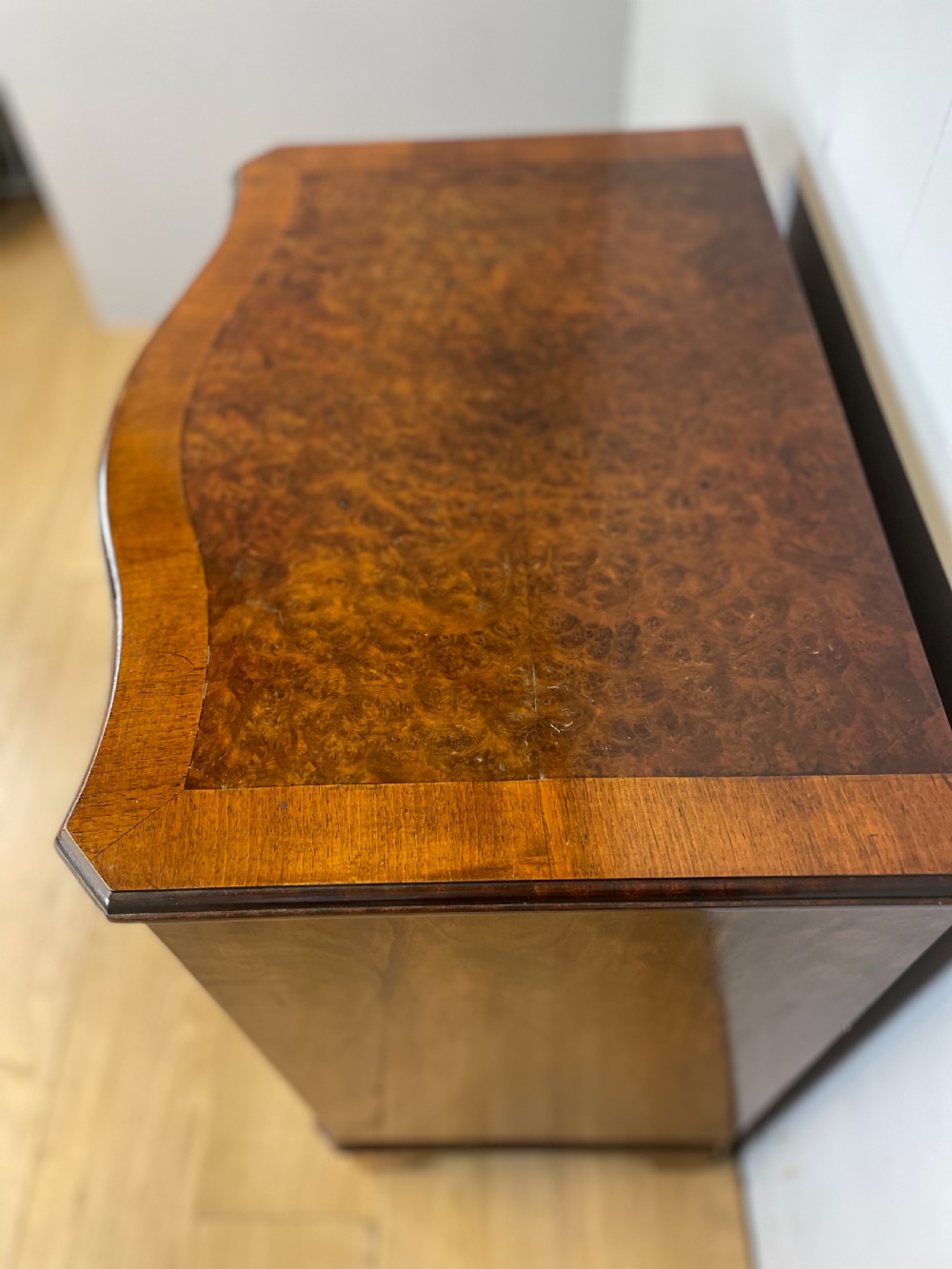 Small serpentine fronted burr walnut chest of drawers  View IX