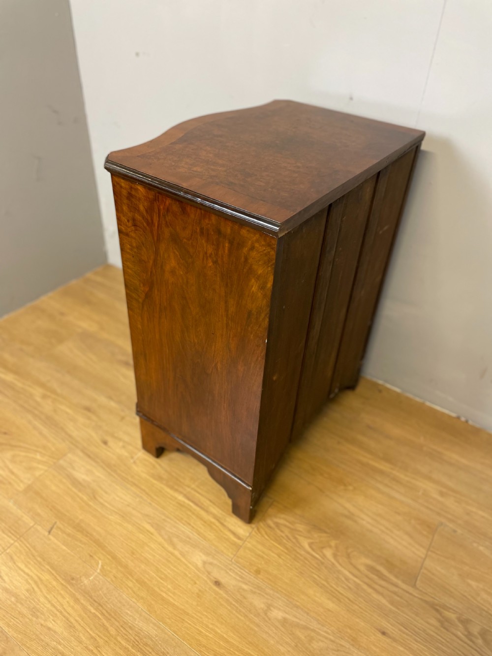 Small serpentine fronted burr walnut chest of drawers  View X
