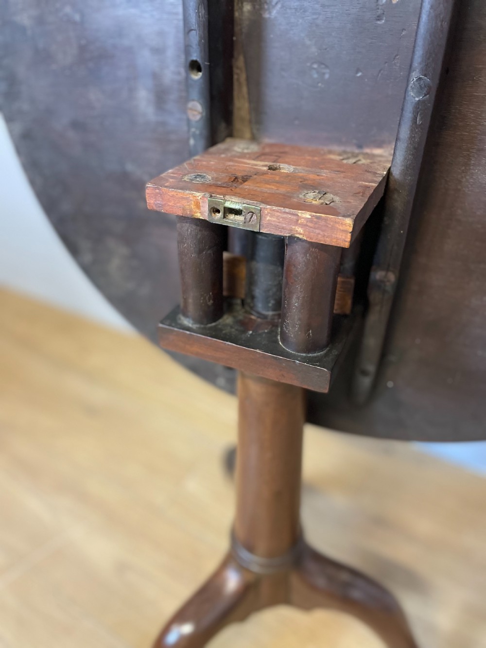 Georgian mahogany tripod table with bird cage movement  View VIII