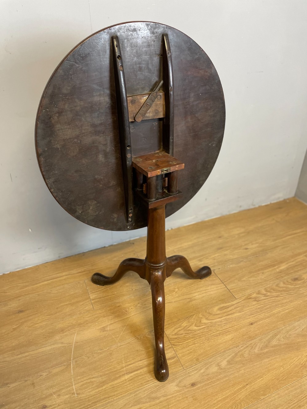 Georgian mahogany tripod table with bird cage movement  View IX
