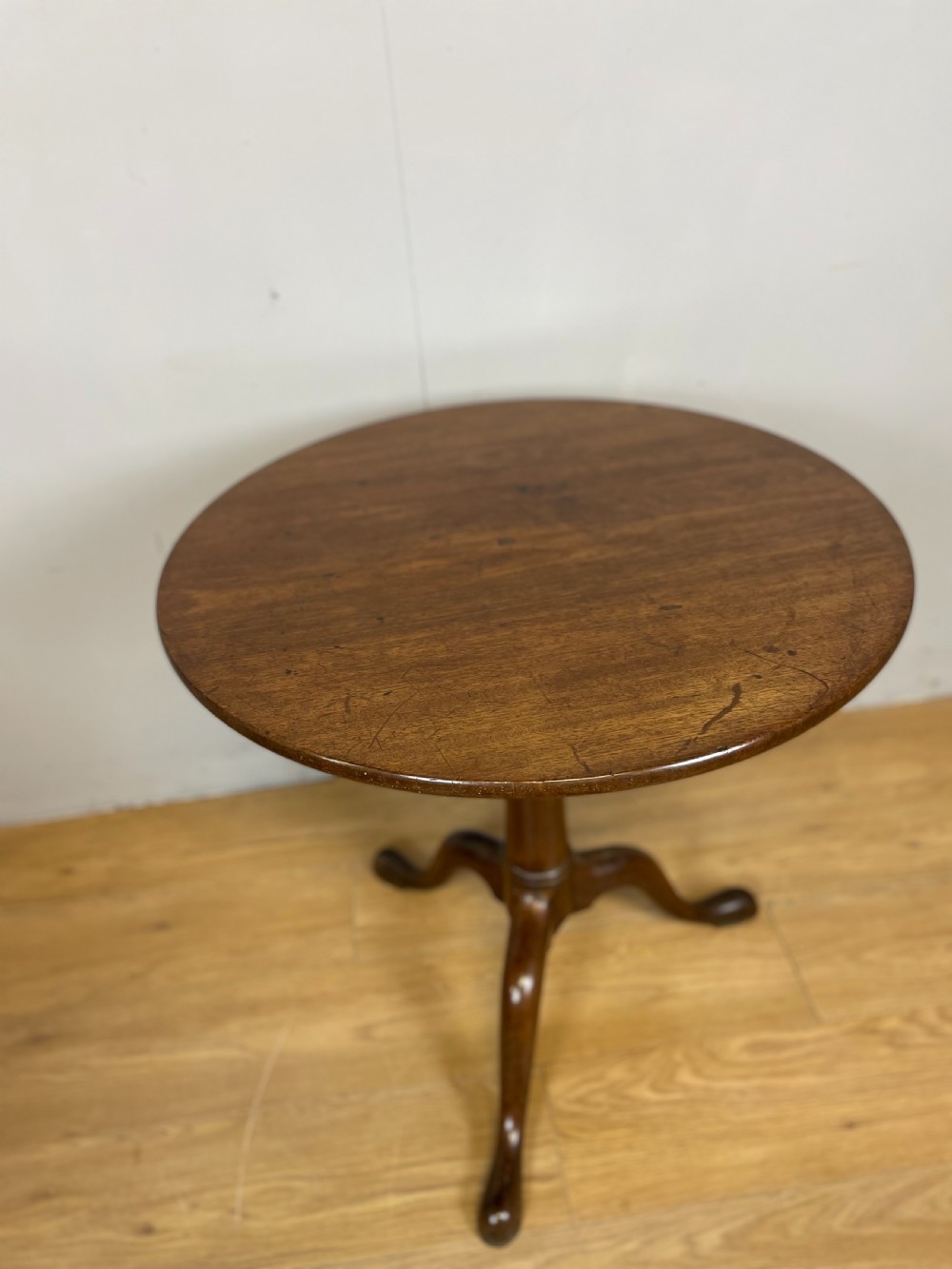 Georgian mahogany tripod table with bird cage movement  View X