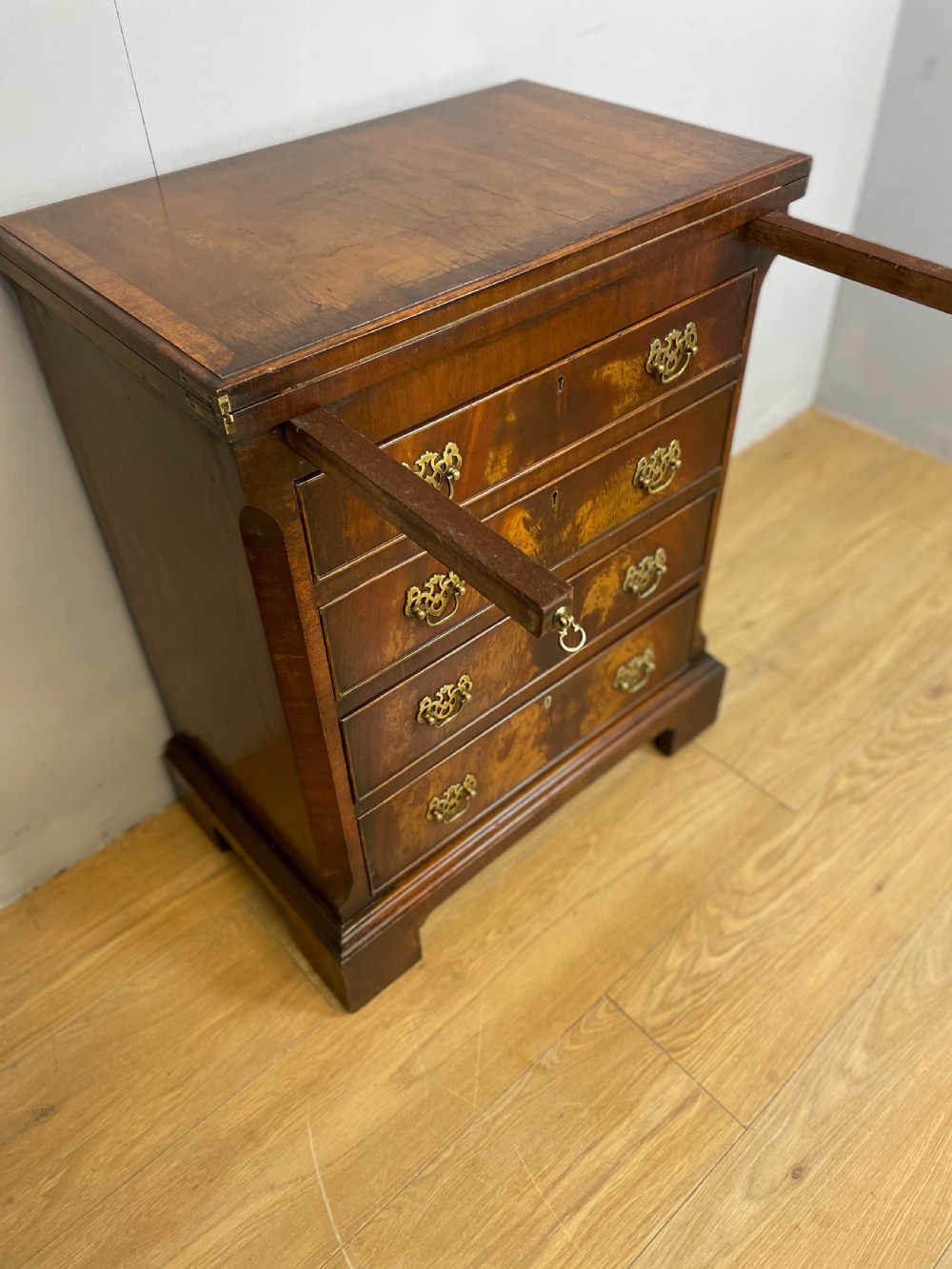 Small Flame mahogany bachelor chest of drawers circa 1920 View VI
