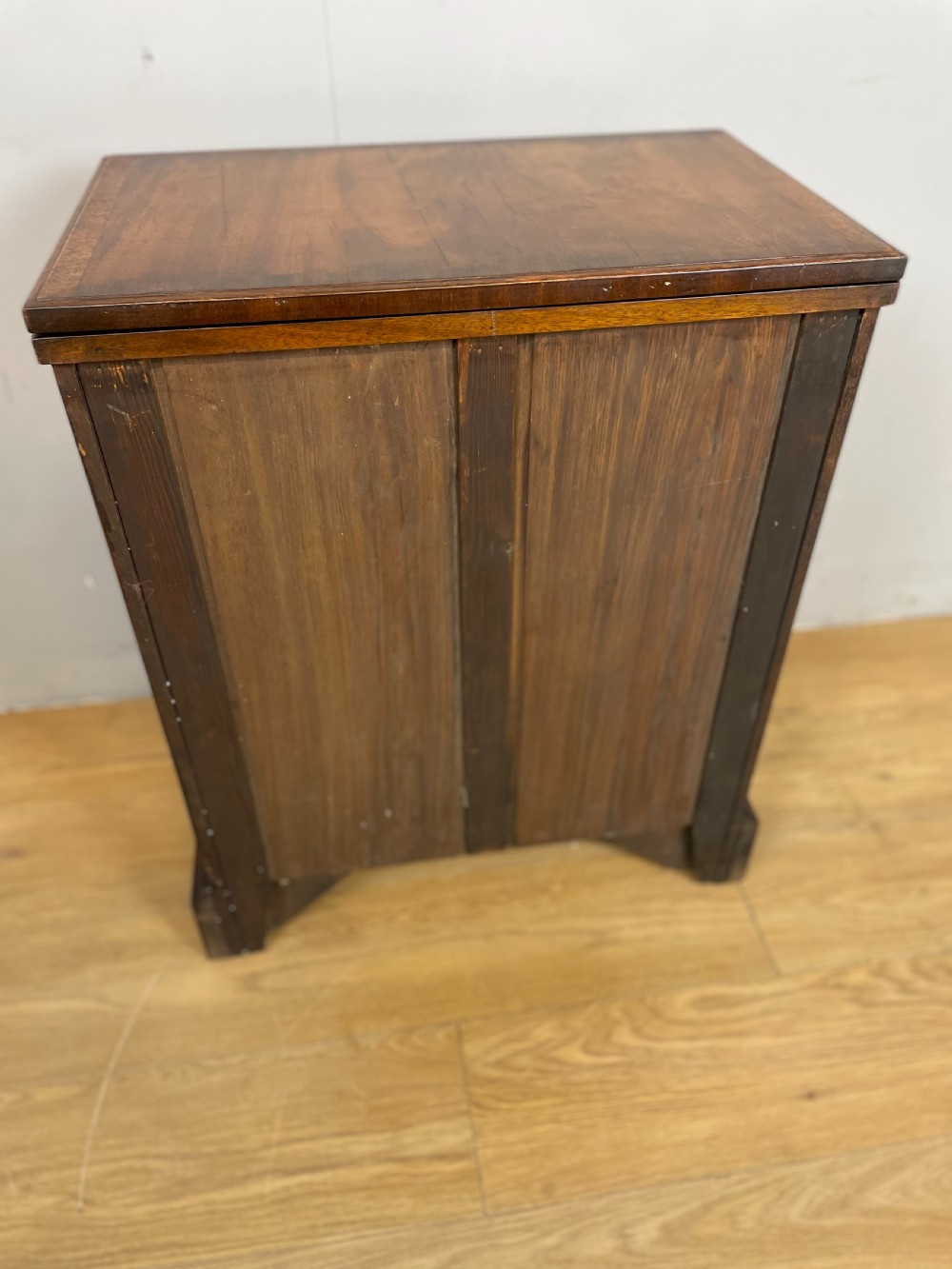 Small Flame mahogany bachelor chest of drawers circa 1920 View VIII
