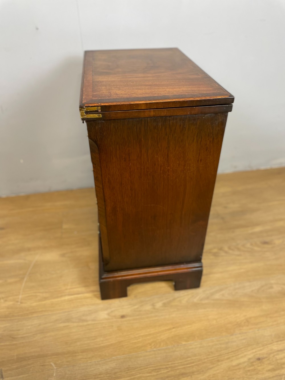 Small Flame mahogany bachelor chest of drawers circa 1920 View IX