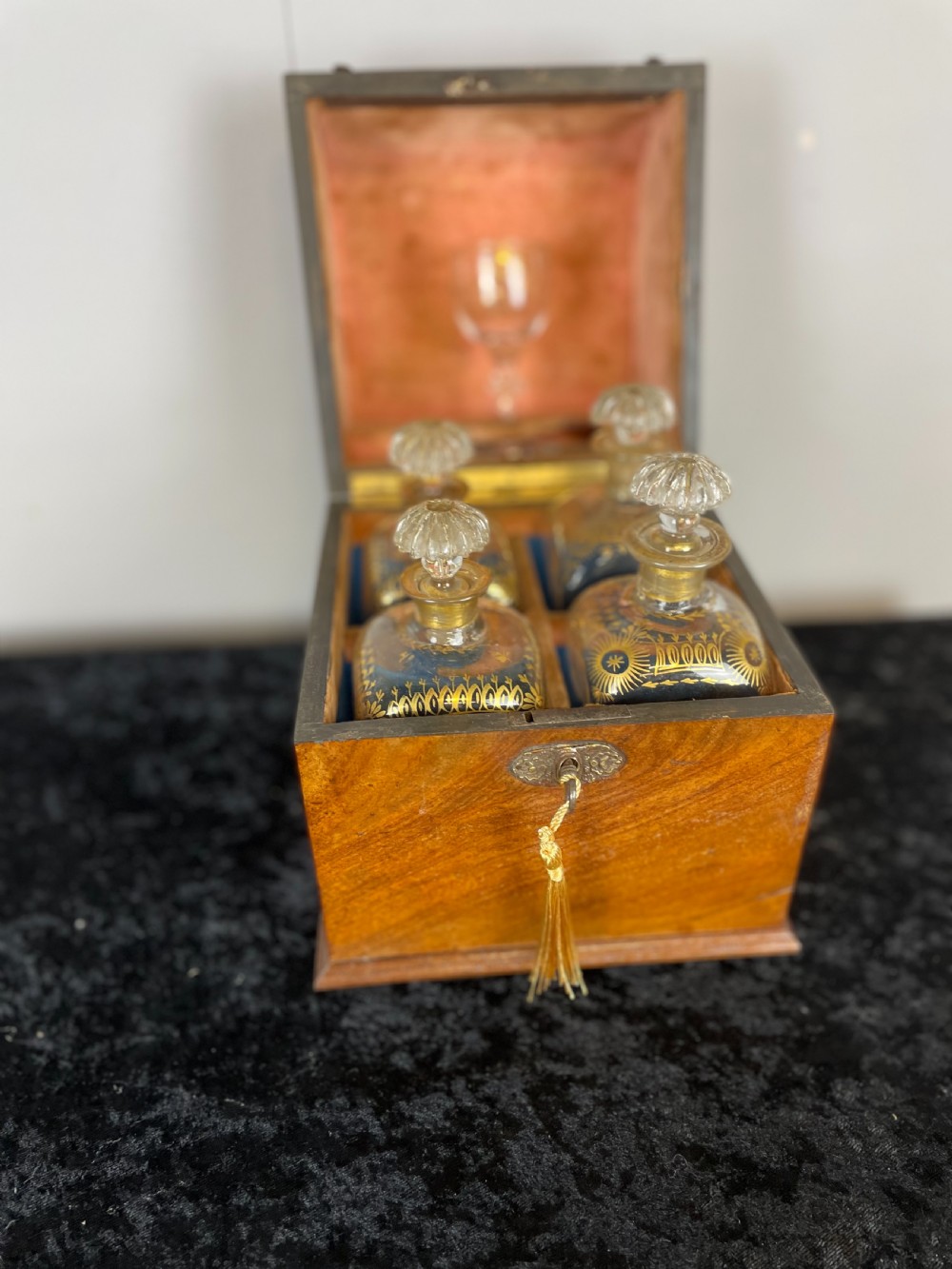 Georgian walnut decanter box fully complete  View II
