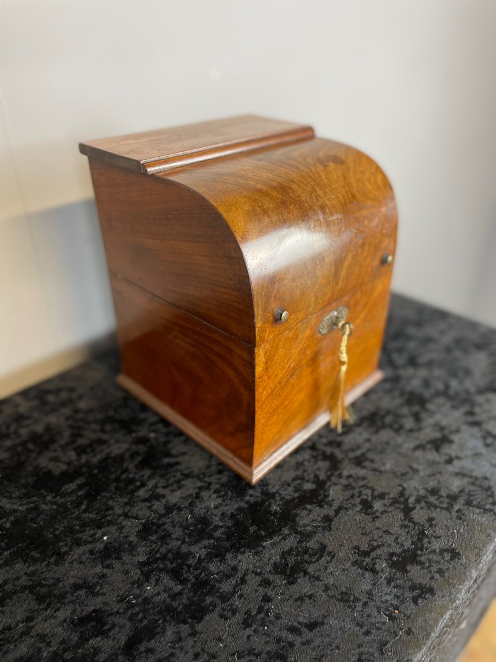 Georgian walnut decanter box fully complete  View IV