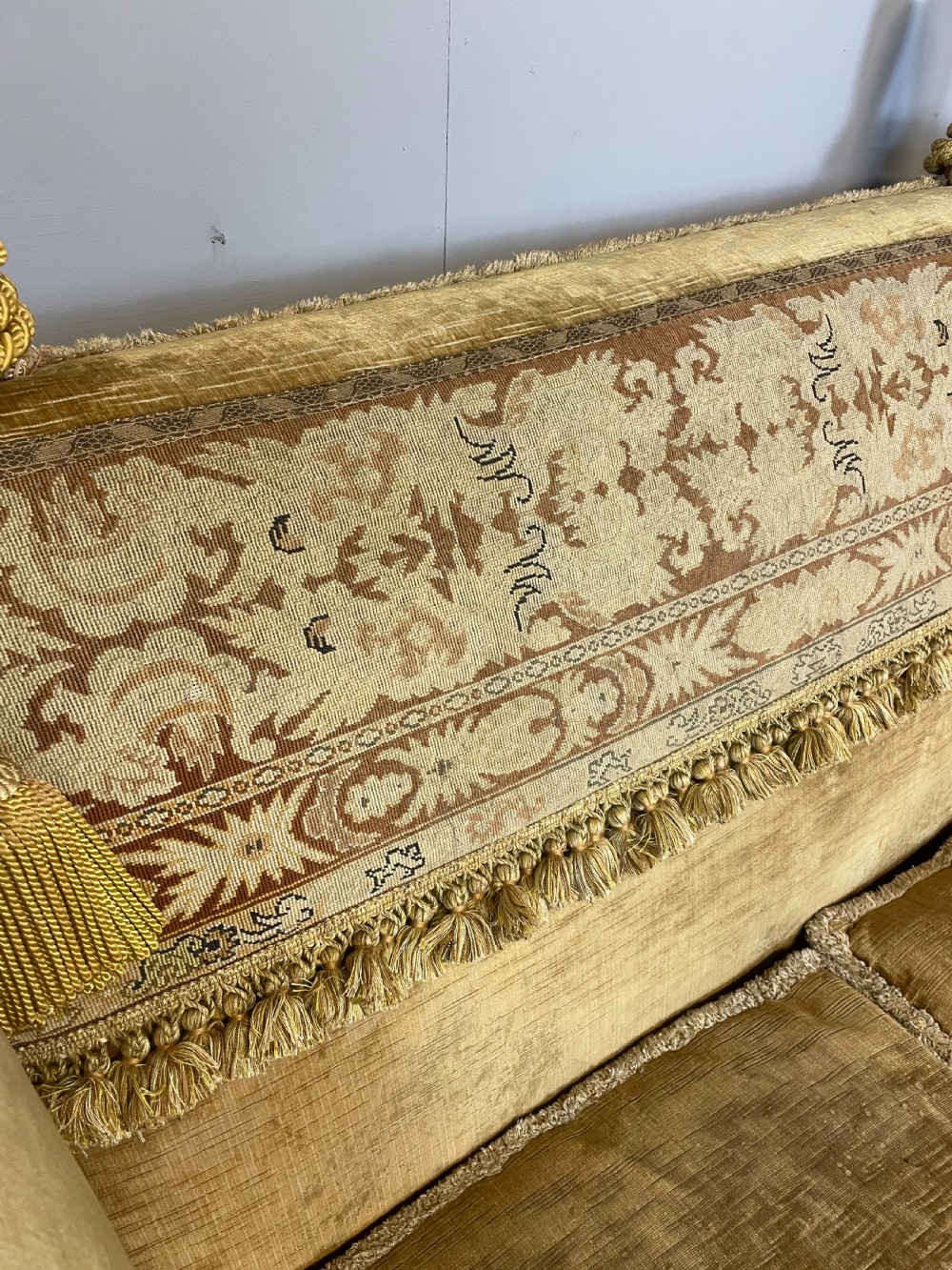 Country House Knole sofa circa 1900 View VI