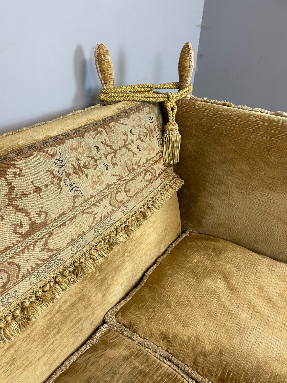 Country House Knole sofa circa 1900 View VII