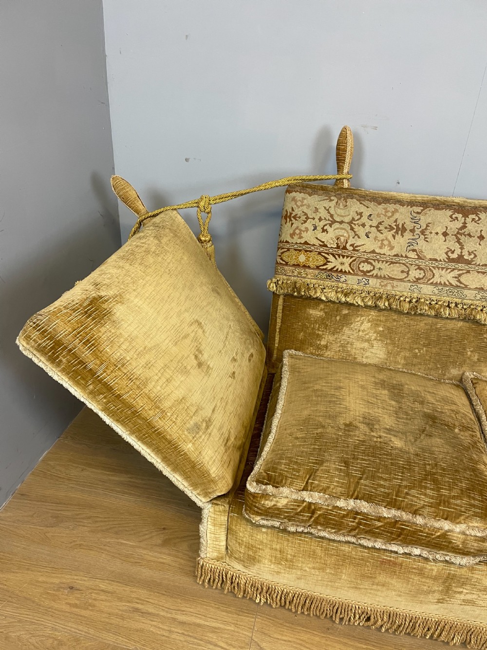 Country House Knole sofa circa 1900 View XI