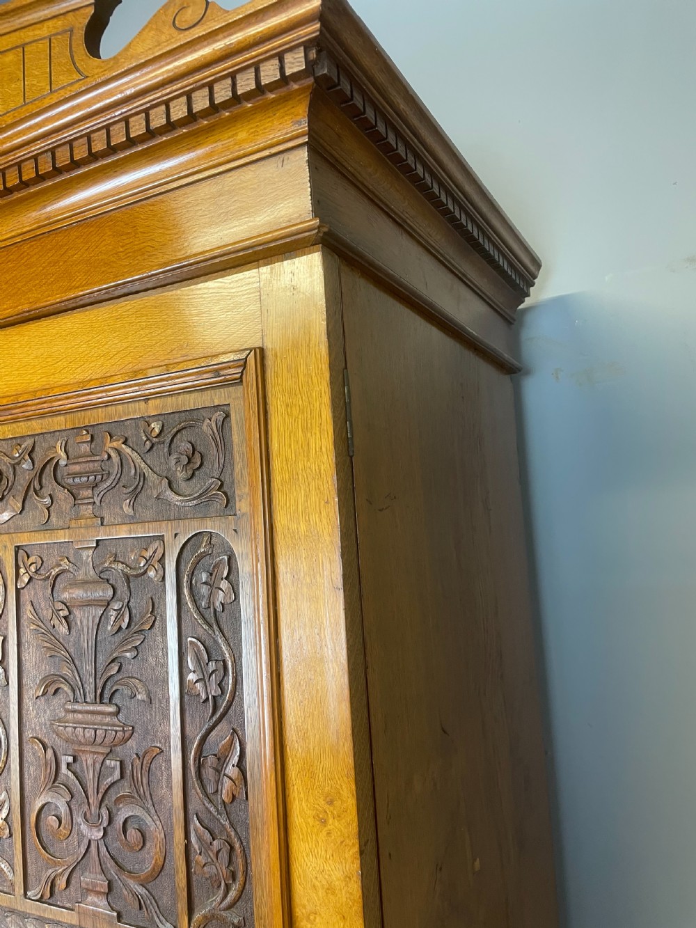 Arts and crafts golden oak triple wardrobe  View VI