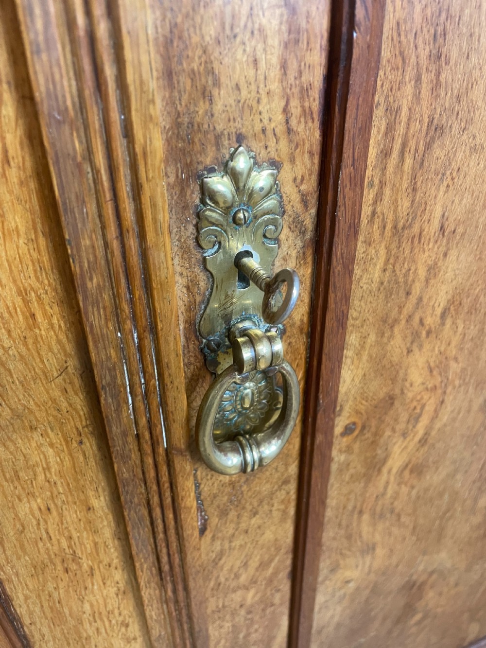 Arts and crafts golden oak triple wardrobe  View IX