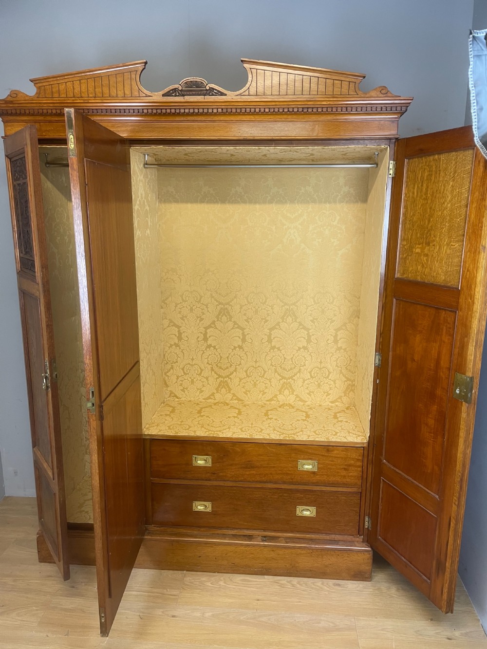 Arts and crafts golden oak triple wardrobe  View XII