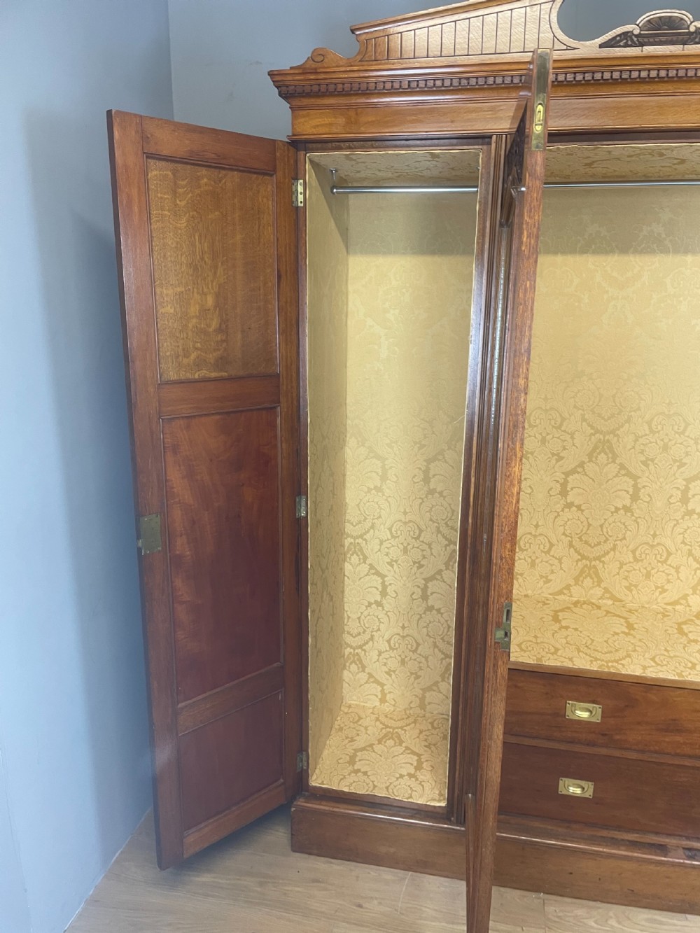 Arts and crafts golden oak triple wardrobe  View XIII
