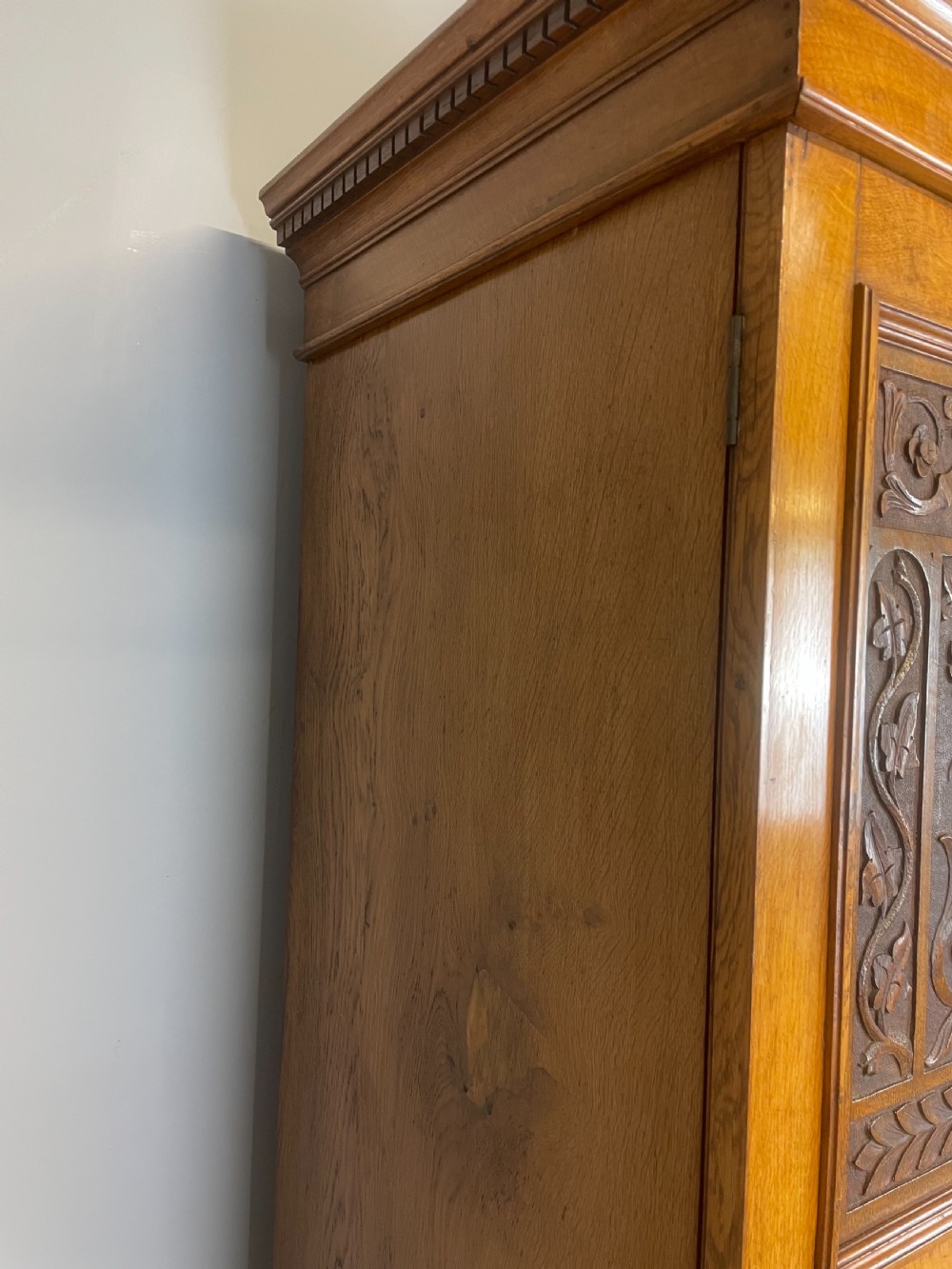 Arts and crafts golden oak triple wardrobe  View XVI