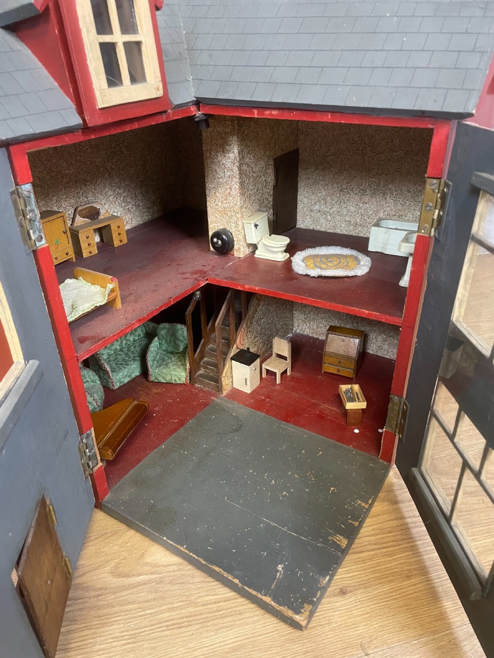 Naive early 20th century corner dolls house View IV
