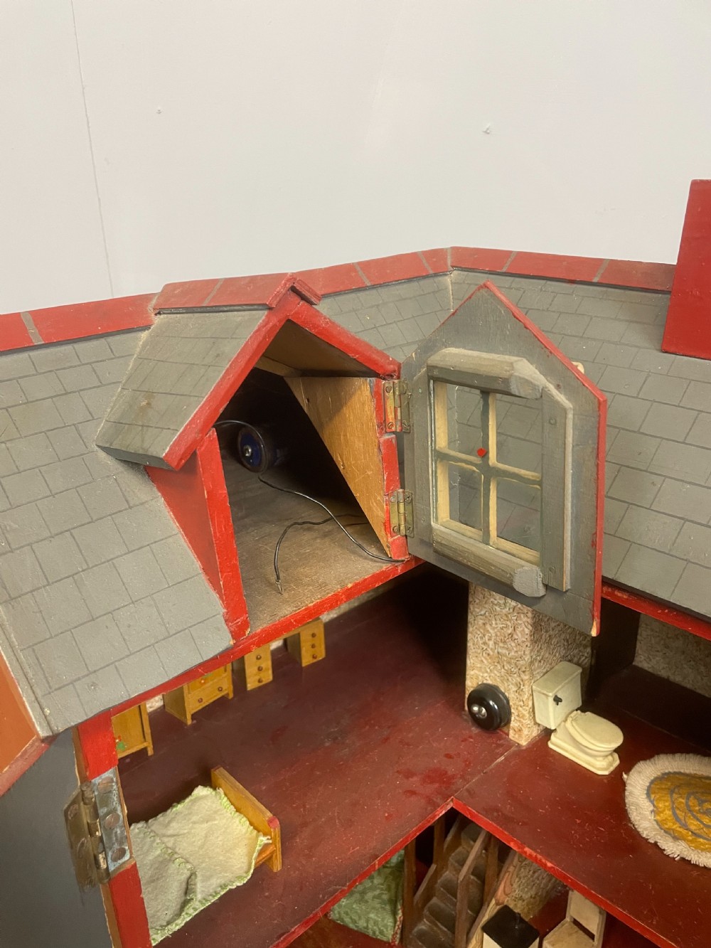 Naive early 20th century corner dolls house View VI