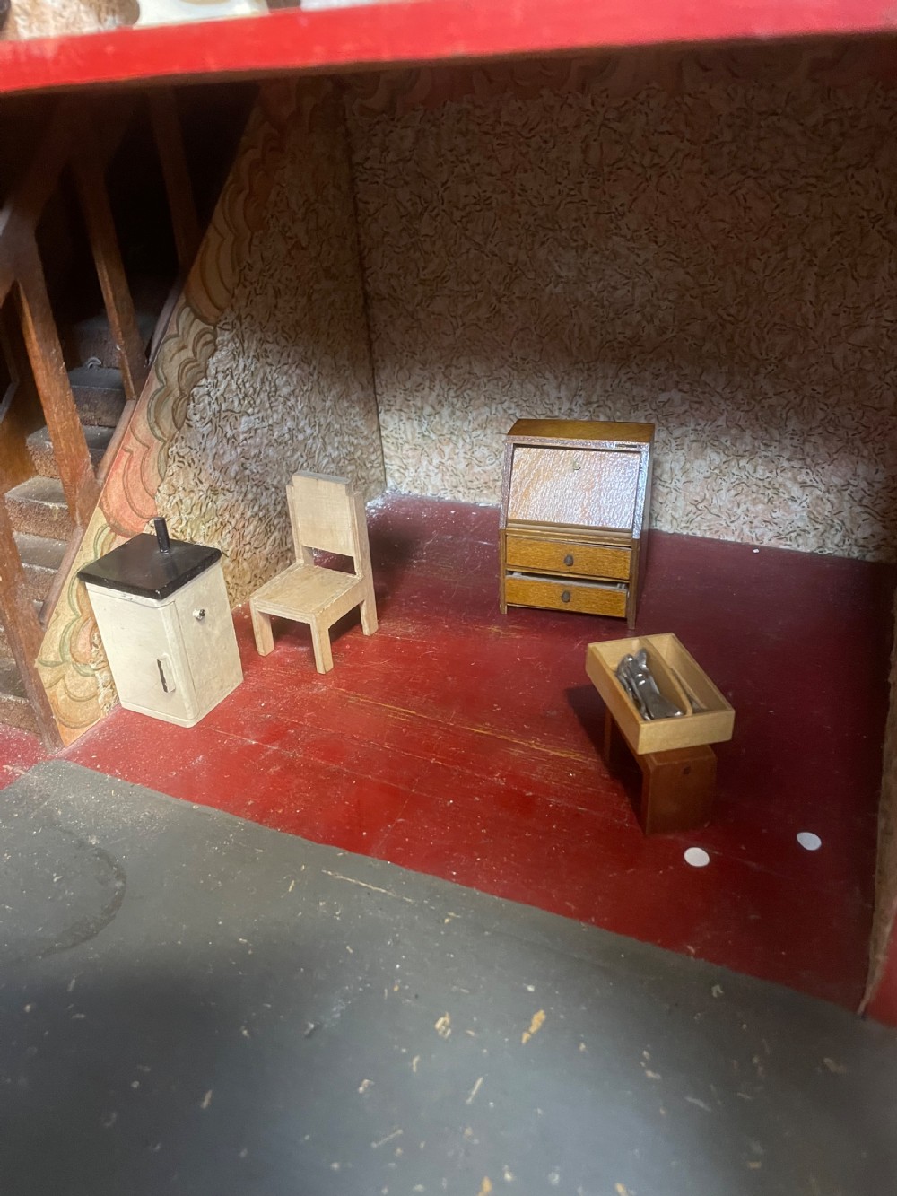 Naive early 20th century corner dolls house View XI