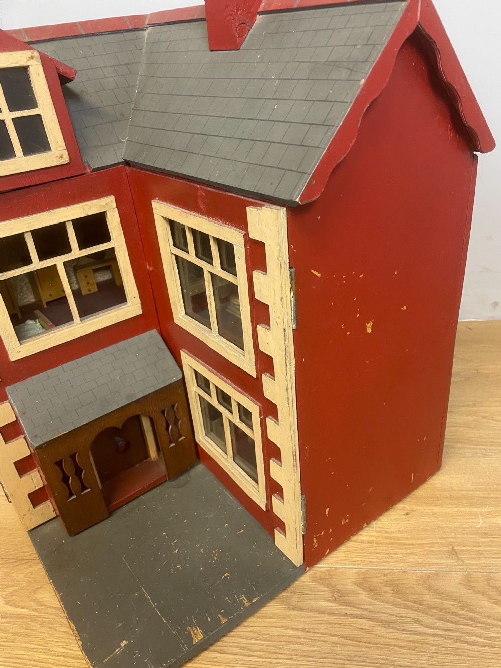 Naive early 20th century corner dolls house View XIII
