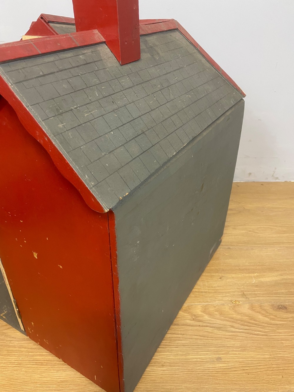 Naive early 20th century corner dolls house View XIV
