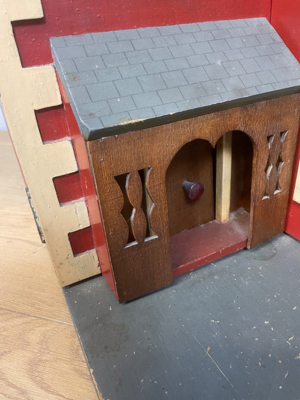 Naive early 20th century corner dolls house View XV