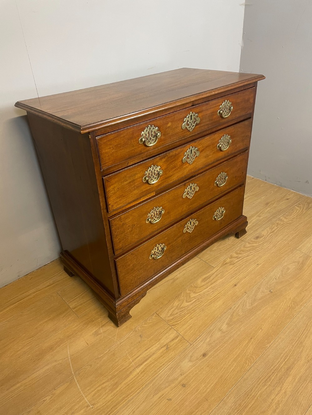 Small mahogany Georgian chest of drawers 