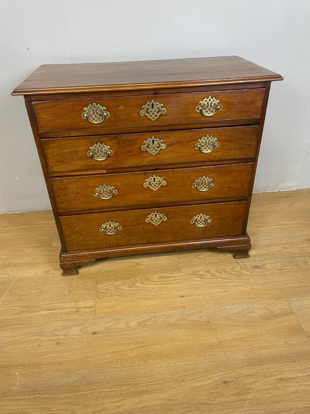Small mahogany Georgian chest of drawers  View II