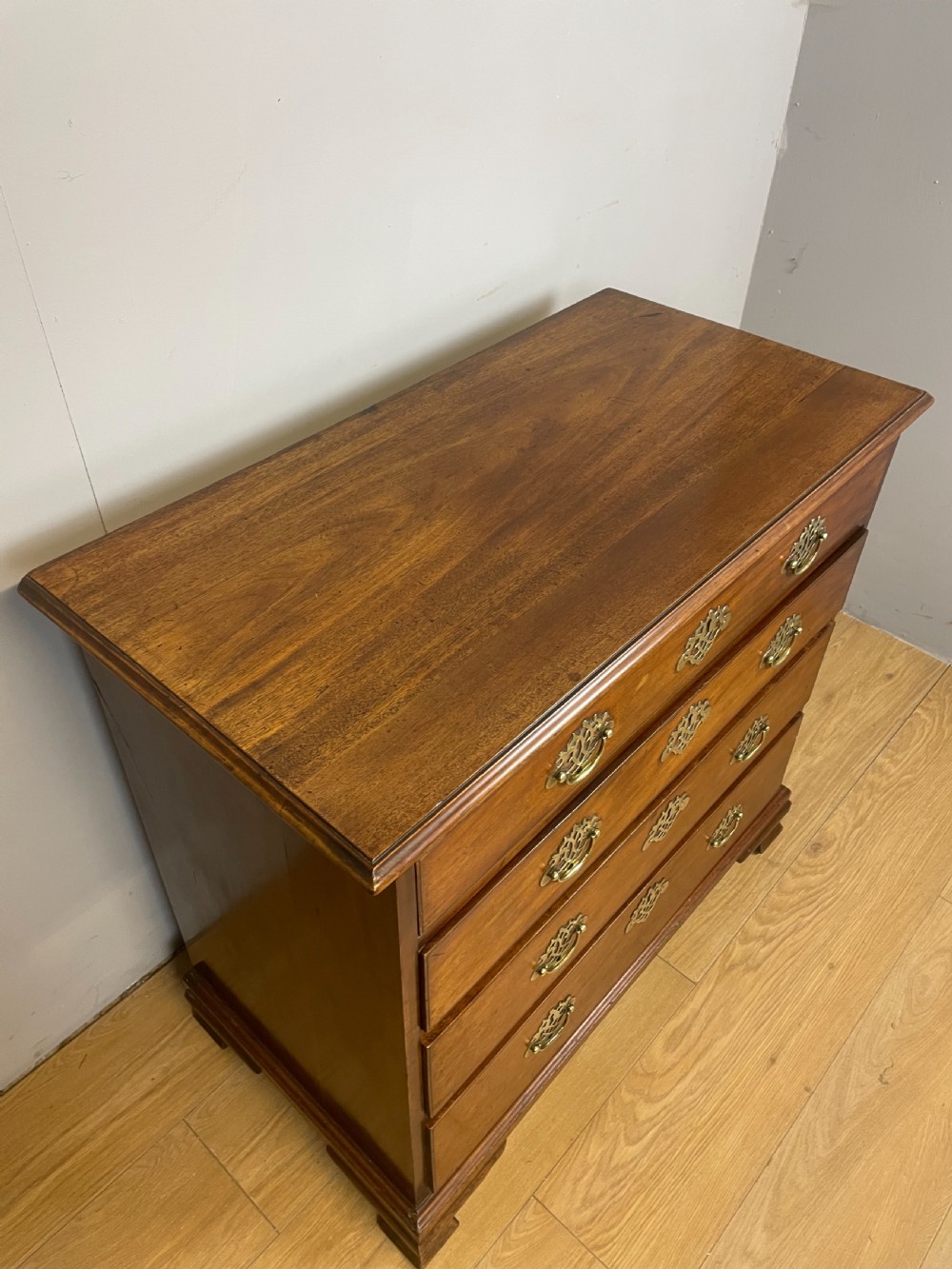 Small mahogany Georgian chest of drawers  View III